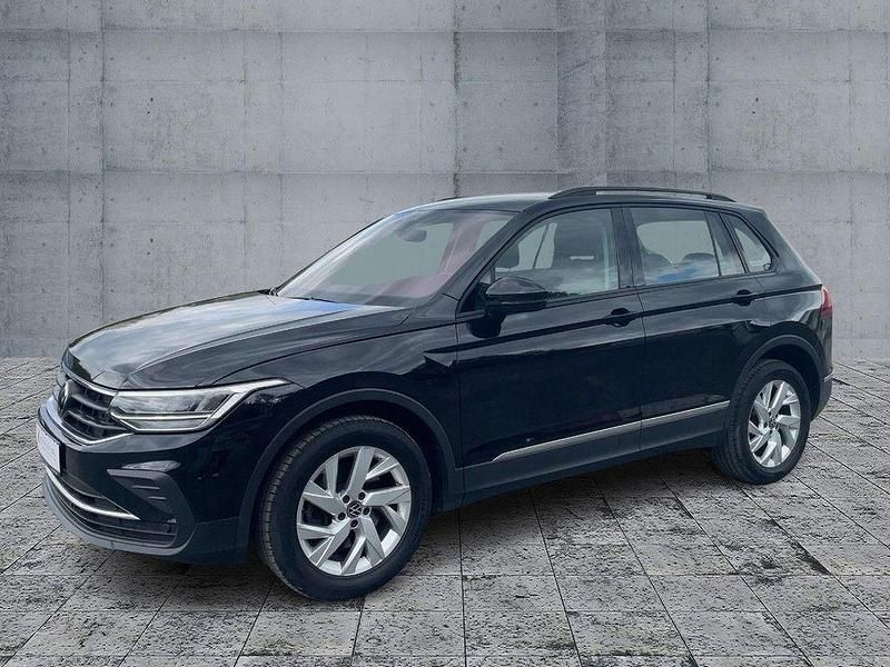 Gebraucht VW Tiguan Life 200 PS (147 kW) 2022 Deep black perleffekt SUV