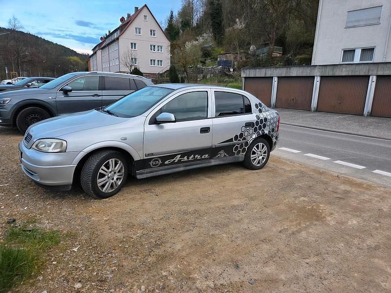 Gebraucht Opel Astra 106 PS (77 kW) 2000 Silber Limousine