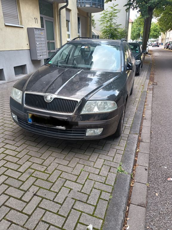 Schwarz Gebraucht 2005 Skoda Octavia Ambiente Kombi | 1.990 € (Teuer) - Bild 1/4
