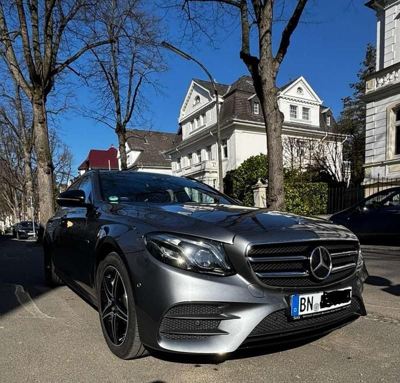 Gebraucht Mercedes E300 AMG line 194 PS (142 kW) 2019 Grau Kombi