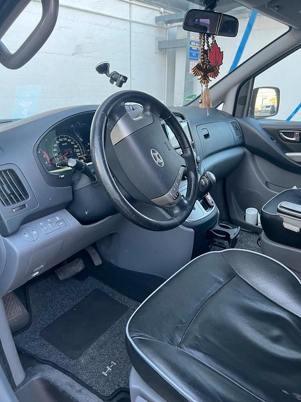 Gebraucht Hyundai H-1 170 PS (125 kW) 2013 Grau Van / Kleinbus