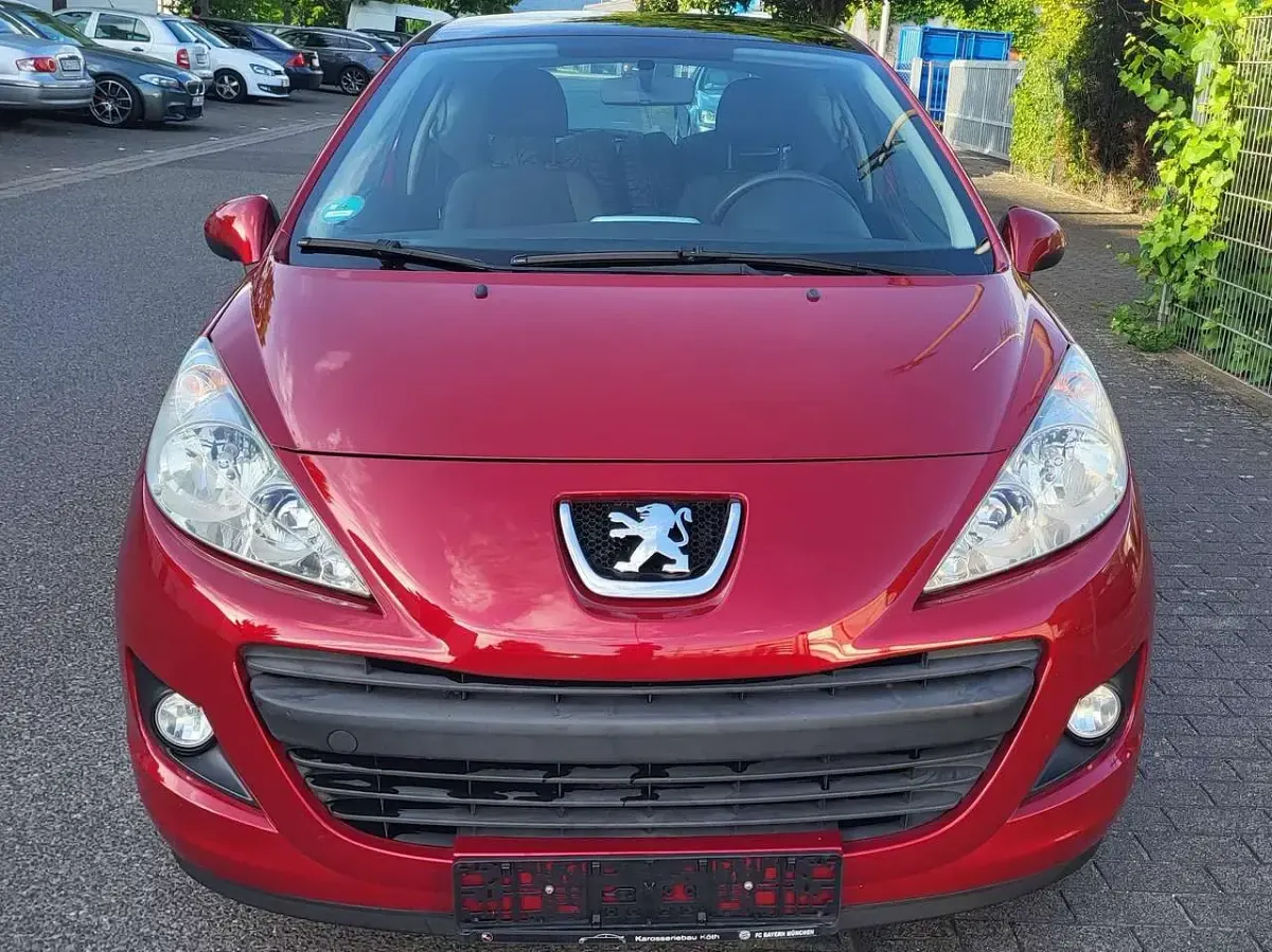 Gebraucht Peugeot 207 Tendance 95 PS (69 kW) 2010 Rot Limousine