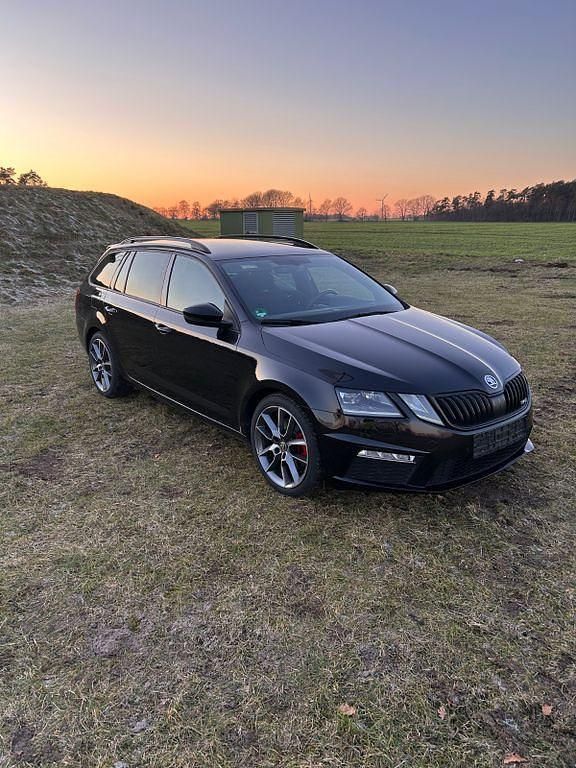 Schwarz Gebraucht 2020 Skoda Octavia RS Kombi | 17.650 € (Superpreis) - Bild 1/4