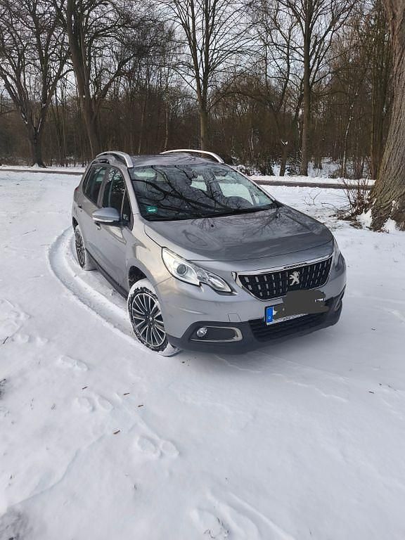 Grau Gebraucht 2016 Peugeot 2008 Active SUV | 5.500 € (Superpreis) - Bild 1/4