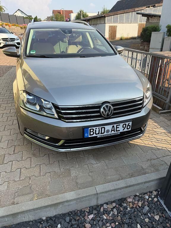 Beige Gebraucht 2014 VW Passat Highline Kombi | 12.999 € (Teuer) - Bild 1/4