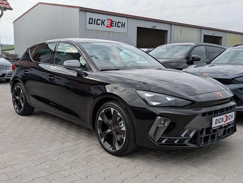Mitternachtsschwarz Gebraucht 2025 Cupra Leon Limousine | 27.950 € (Superpreis) - Bild 1/4