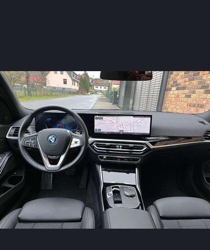 Gebraucht BMW 320e 163 PS (119 kW) 2022 Schwarz Limousine