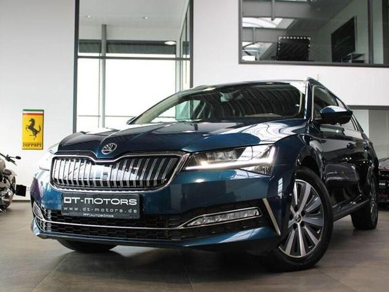 Blau Gebraucht 2022 Skoda Superb Style Kombi | 26.700 € (Etwas zu teuer) - Bild 1/4