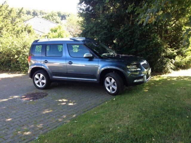 Gebraucht Skoda Yeti Ambition 110 PS (80 kW) 2016 Grau metallic SUV