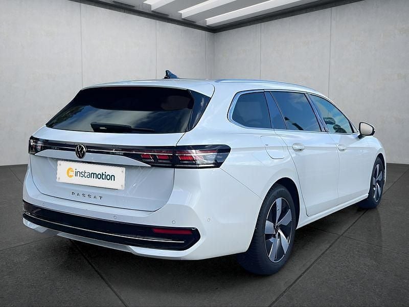 Weiß Gebraucht 2025 VW Passat Kombi | 35.449 € (Fairer Preis) - Bild 1/2