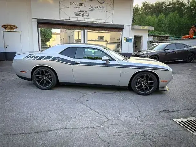 Używany Dodge Challenger 377 KM (277 kW) 2021 Srebrny Coupe