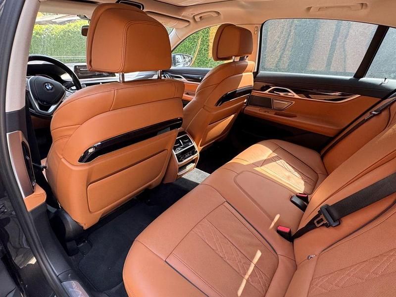 Gebraucht BMW 750 400 PS (294 kW) 2019 Grau Limousine