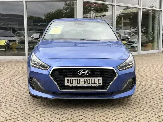 Gebraucht Hyundai i30 Passion Plus 120 PS (88 kW) 2018 Blau Kleinwagen