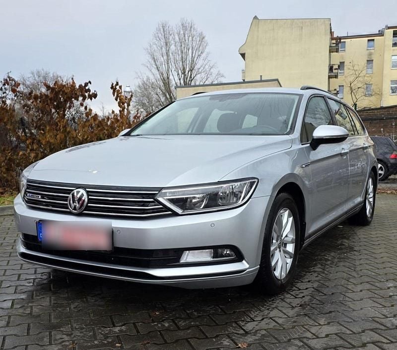 Gebraucht VW Passat 120 PS (88 kW) 2017 Silber Kombi