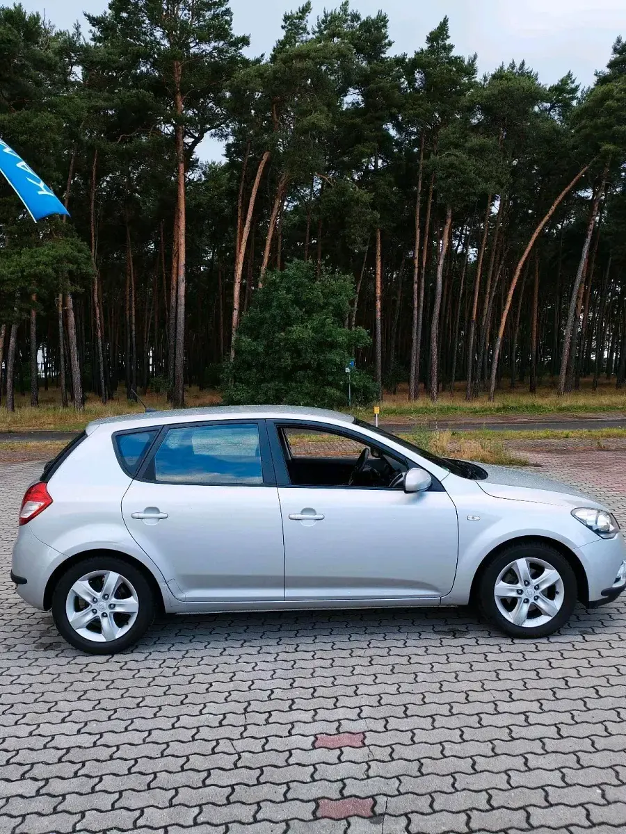 Gebraucht Kia Ceed Edition 7 125 PS (91 kW) 2012 Silber Kleinwagen