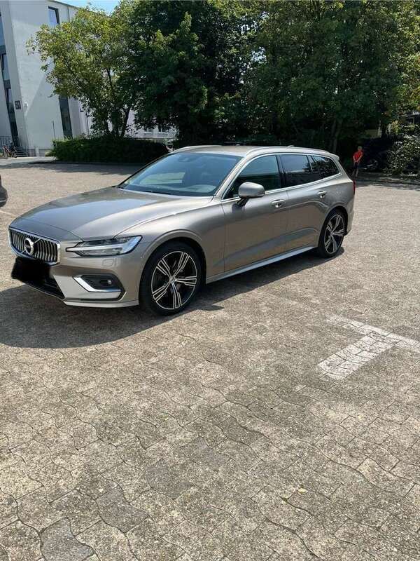 Grau Gebraucht 2019 Volvo V60 Inscription Kombi | 25.200 € (Guter Preis) - Bild 1/4