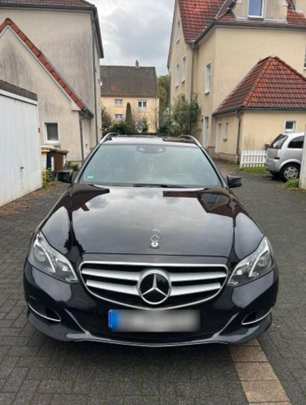 Schwarz Gebraucht 2014 Mercedes E250 Avantgarde Kombi | 9.999 € (Etwas zu teuer) - Bild 1/4