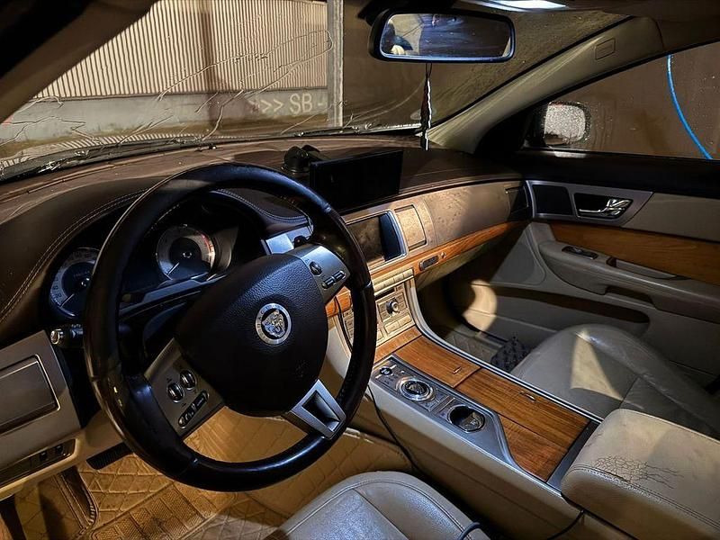 Gebraucht Jaguar XF Luxury 243 PS (178 kW) 2011 Schwarz Limousine