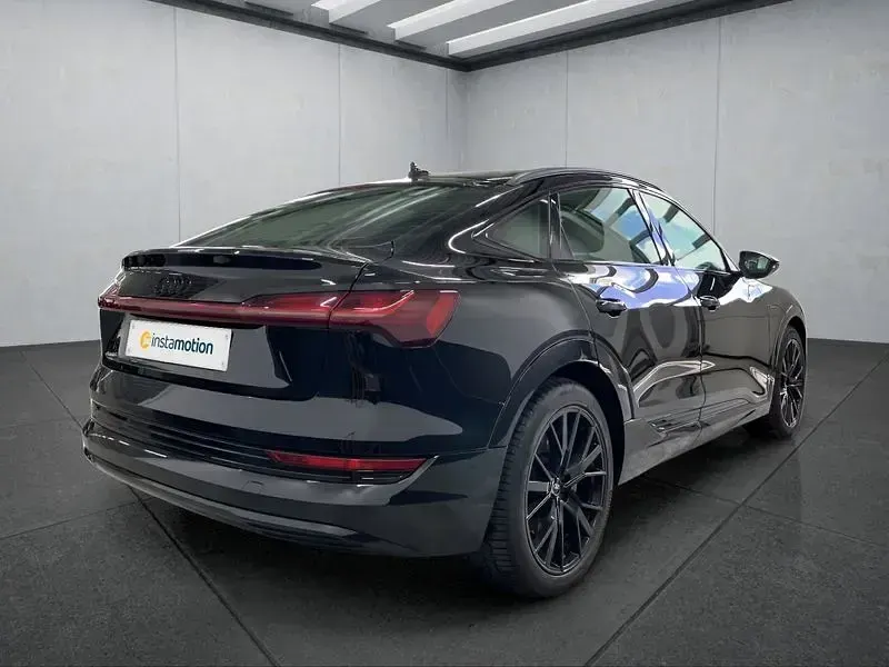 Second-hand Audi e-tron Sportback 230 kW (313 CP) 2022 Negru SUV