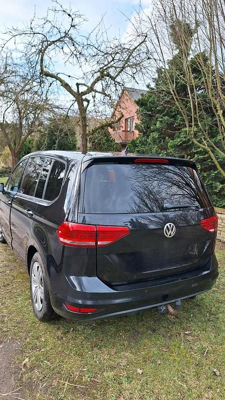 Gebraucht VW Touran Trendline 115 PS (84 kW) 2016 Schwarz Van / Kleinbus