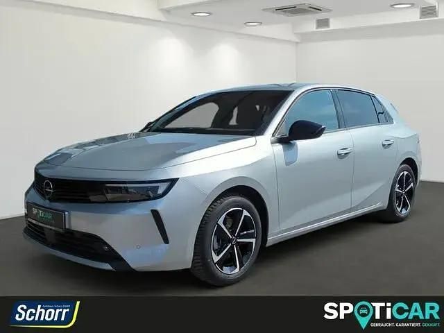 Kristall silber Gebraucht 2025 Opel Astra Edition Limousine | 27.470 € (Fairer Preis) - Bild 1/4