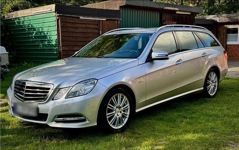 Silber Gebraucht 2011 Mercedes E350 Avantgarde Kombi | 7.699 € (Superpreis) - Bild 1/4