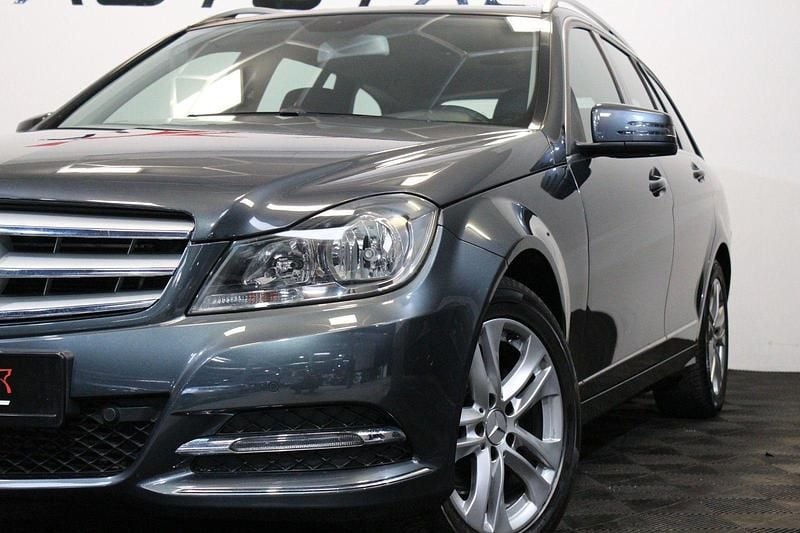 Gebraucht Mercedes C180 156 PS (114 kW) 2013 Grau Kombi