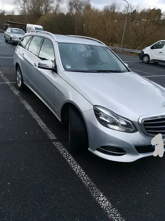 Gebraucht Mercedes E220 Elegance 170 PS (125 kW) 2015 Silber Limousine