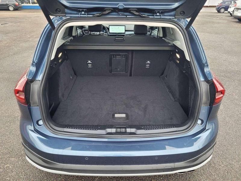 Gebraucht Ford Focus Active X 116 PS (85 kW) 2025 Chromablau metallic Kombi