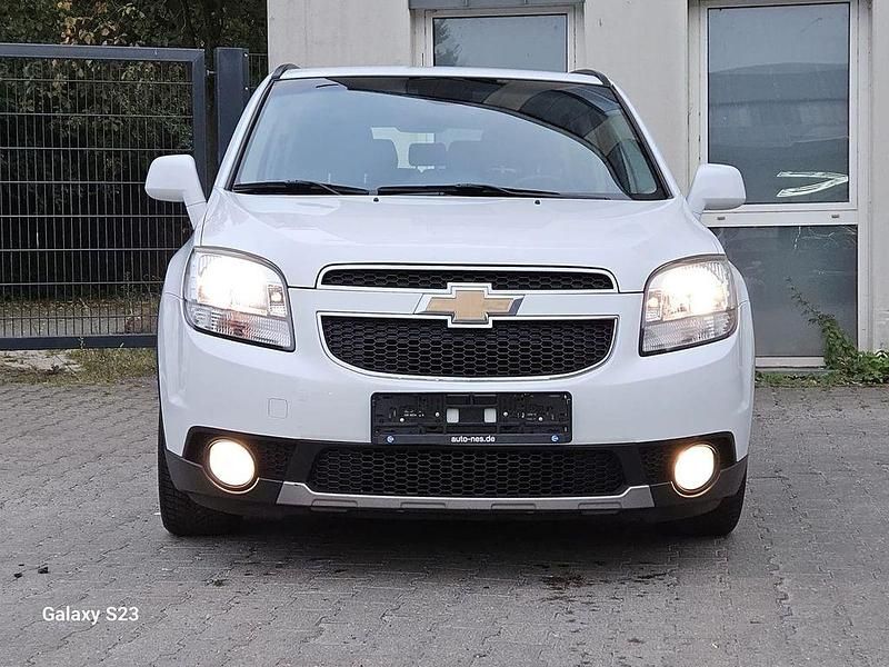 Weiß Gebraucht 2012 Chevrolet Orlando LT Van / Kleinbus | 7.999 € (Etwas zu teuer) - Bild 1/4