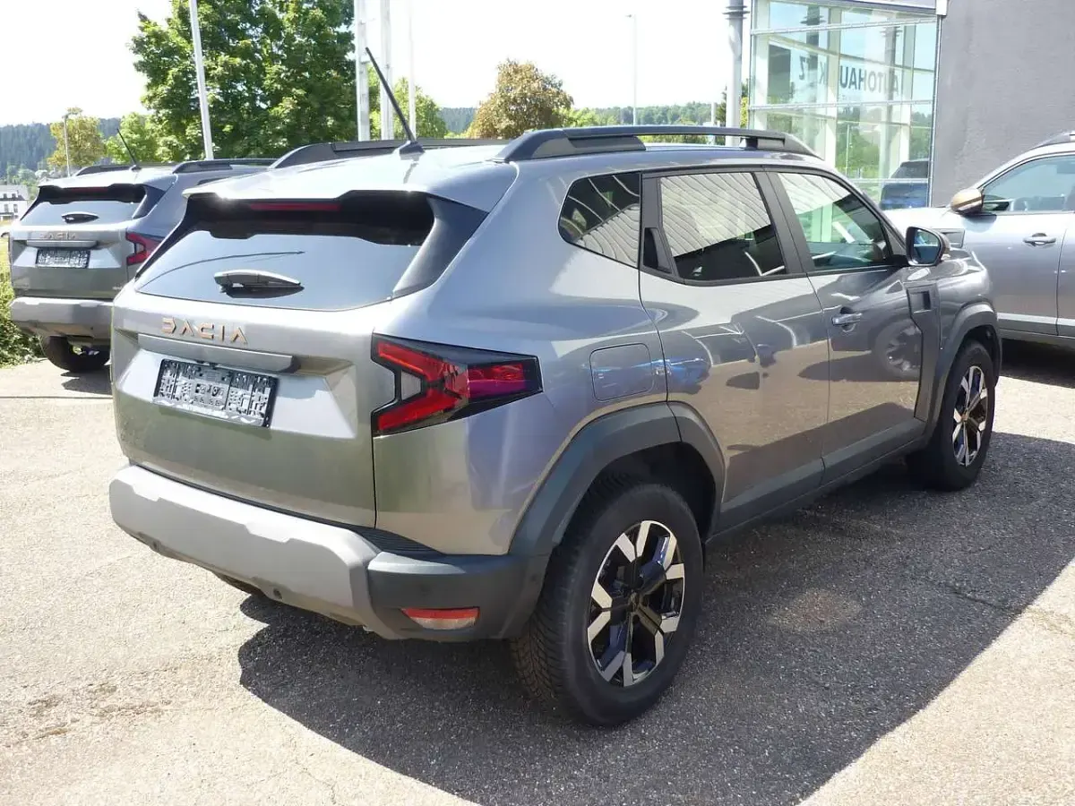 Gebraucht Dacia Duster 131 PS (96 kW) 2025 Dolomitgraumetallic SUV