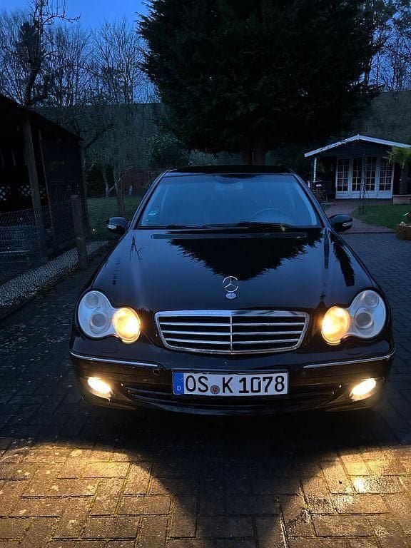 Schwarz Gebraucht 2004 Mercedes C180 Avantgarde Limousine | 3.000 € (Guter Preis) - Bild 1/4