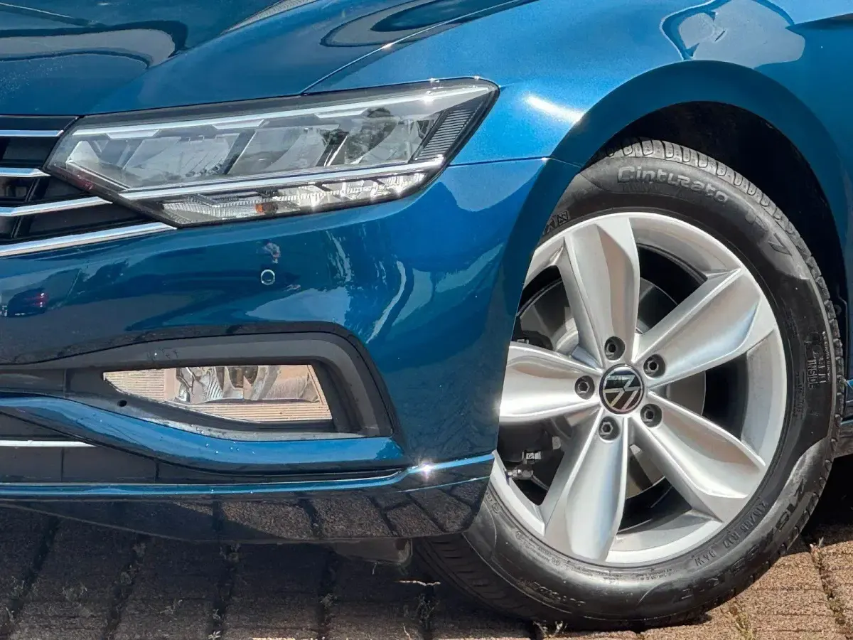 Gebraucht VW Passat 200 PS (147 kW) 2021 Blau Kombi