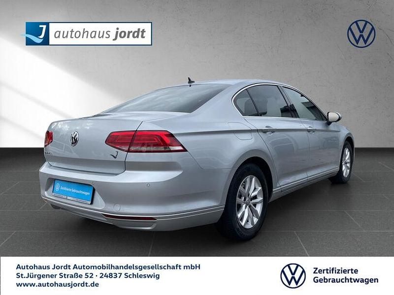 Gebraucht VW Passat Comfortline 150 PS (110 kW) 2017 Silber Limousine