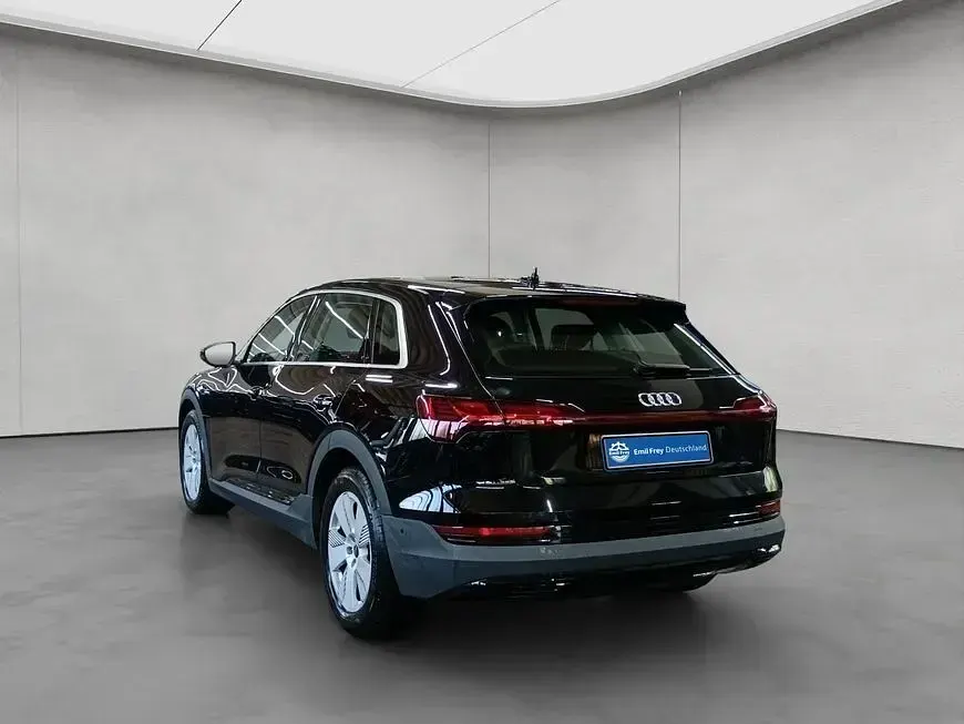 Gebraucht Audi e-tron Basis 300 kW (408 PS) 2023 Schwarz SUV