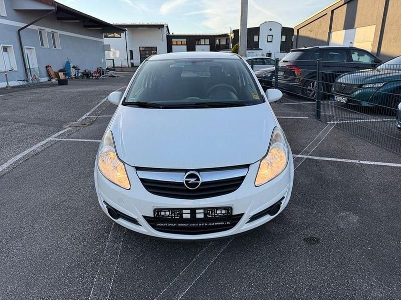 Weiß Gebraucht 2009 Opel Corsa Selection Kleinwagen | 1.500 € (Fairer Preis) - Bild 1/4