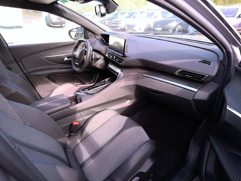 Gebraucht Peugeot 5008 Allure 136 PS (100 kW) 2024 Gris artense SUV