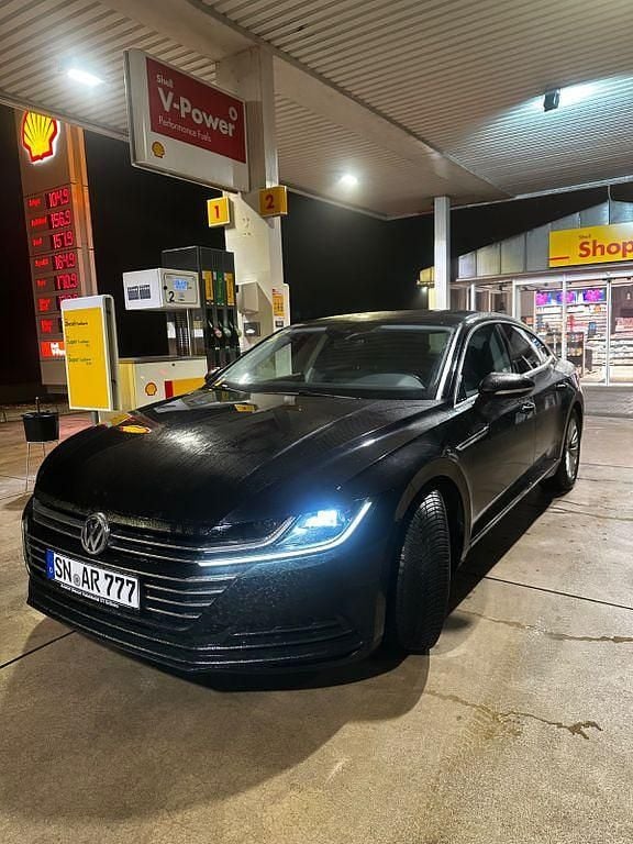 Usata VW Arteon 150 CV (110 kW) 2018 Nero Utilitaria