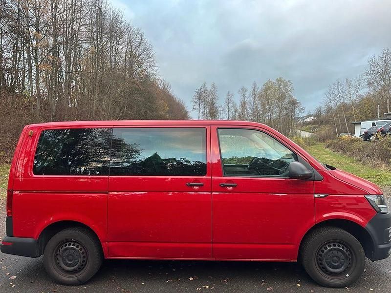 Gebraucht VW Transporter 102 PS (75 kW) 2018 Rot Van