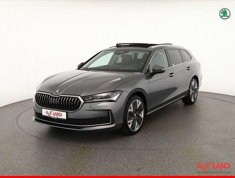 Graphitegrau metallic (metallic) Gebraucht 2024 Skoda Superb Kombi | 41.990 € (Superpreis) - Bild 1/4