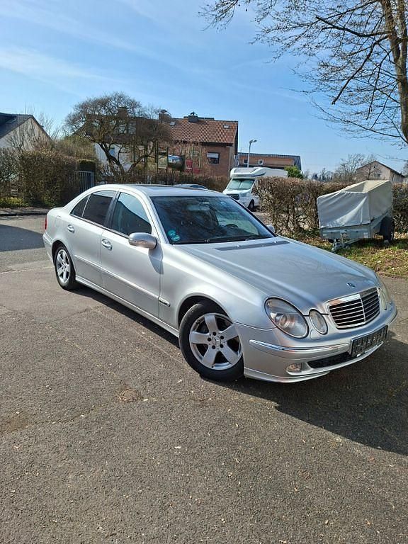 Gebraucht Mercedes E320 Avantgarde 204 PS (150 kW) 2003 Silber Limousine