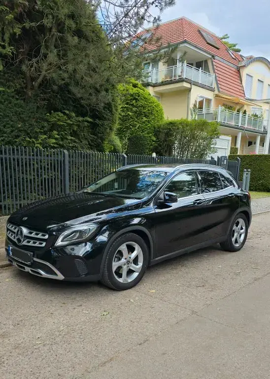Gebraucht Mercedes GLA200 156 PS (114 kW) 2019 Schwarz SUV