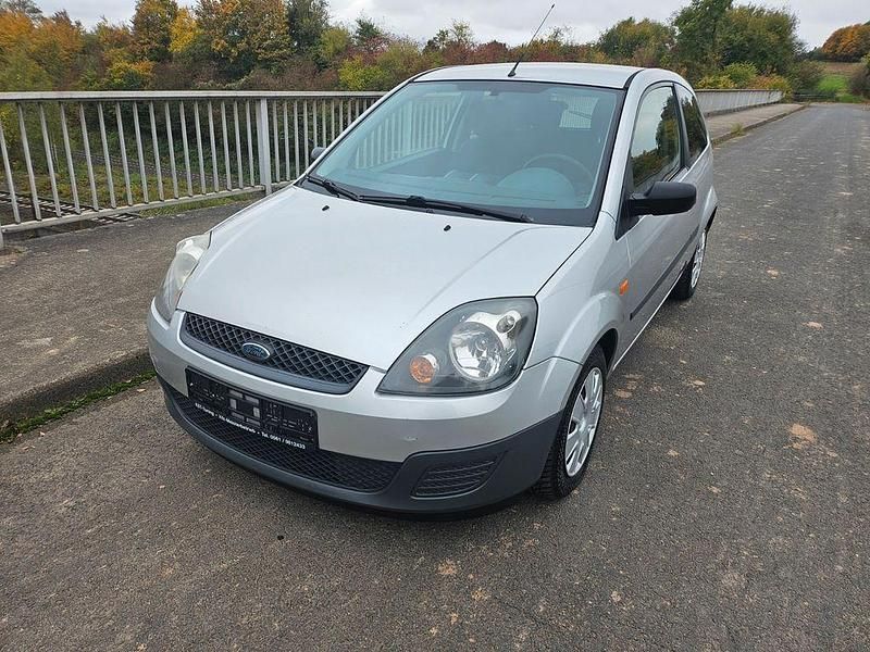 Gebraucht Ford Fiesta 69 PS (50 kW) 2006 Silber Limousine