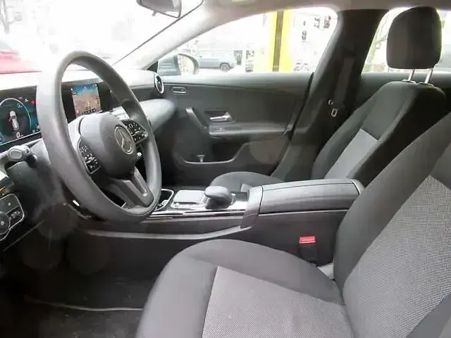 Gebraucht Mercedes CLA200 150 PS (110 kW) 2023 Mountaingraumetallic Coupé