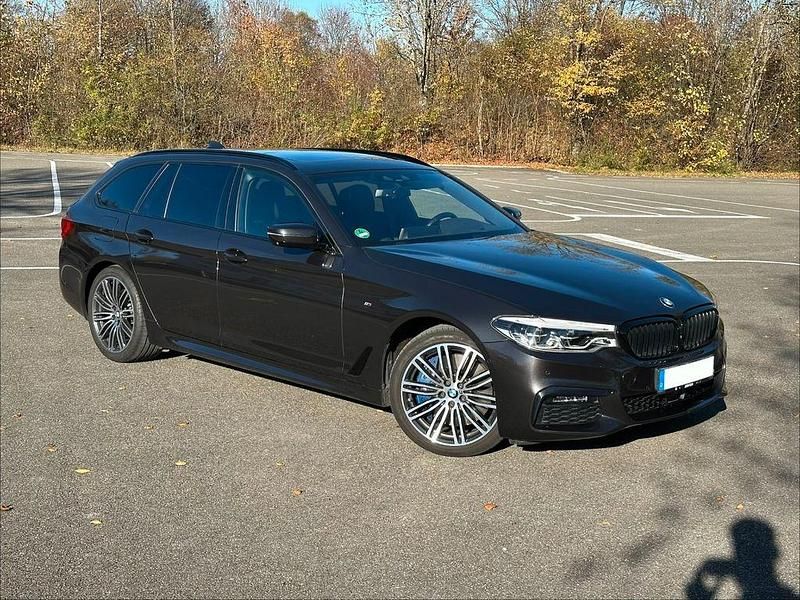 Grau Gebraucht 2018 BMW 540 M Sport Kombi | 29.790 € (Fairer Preis) - Bild 1/4