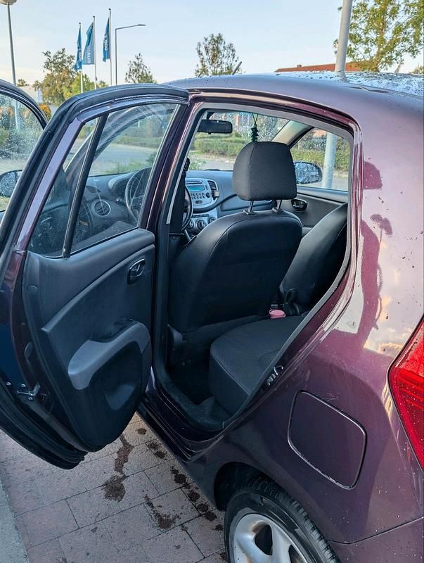 Gebraucht Hyundai i10 69 PS (50 kW) 2012 Violet Kleinwagen