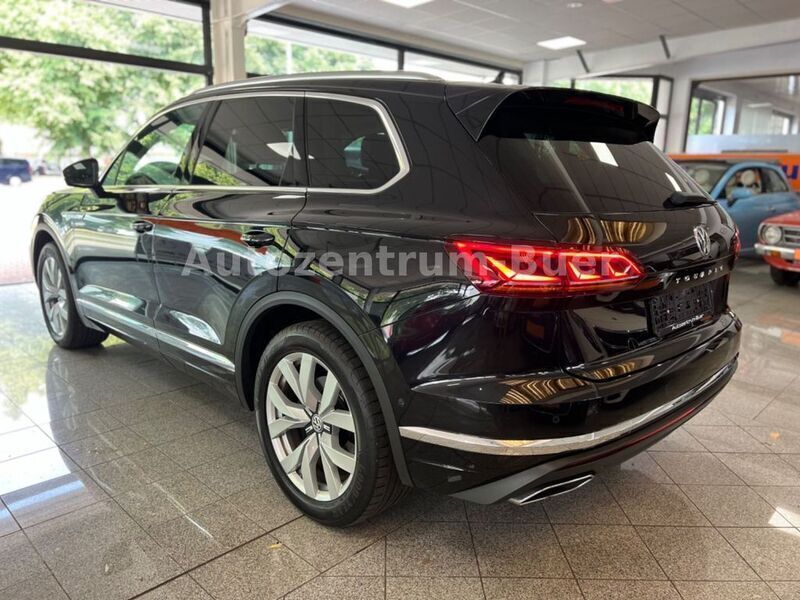 Gebraucht VW Touareg Atmosphere 286 PS (210 kW) 2018 Deep black perleffekt SUV