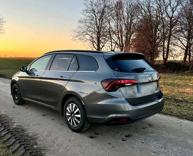 Gebraucht Fiat Tipo Lounge 120 PS (88 kW) 2016 Grau Kombi