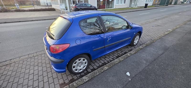 Gebraucht Peugeot 206 75 PS (55 kW) 2003 Blau Kleinwagen