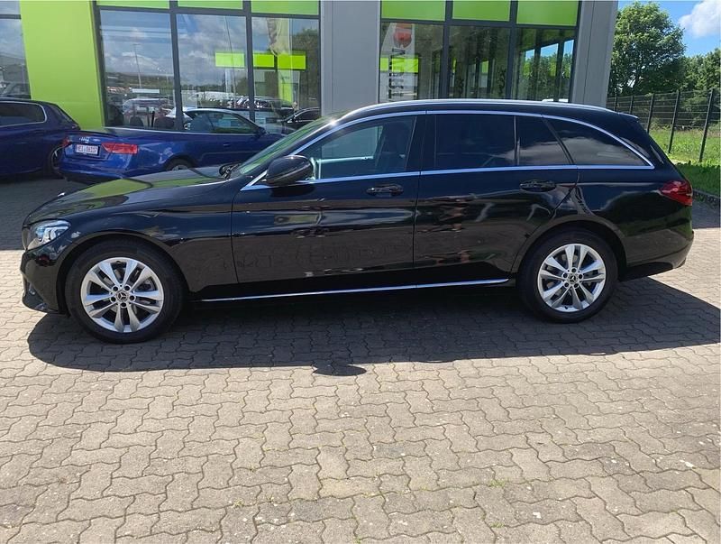 Schwarz Gebraucht 2018 Mercedes C220 Kombi | 18.900 € (Etwas zu teuer) - Bild 1/4